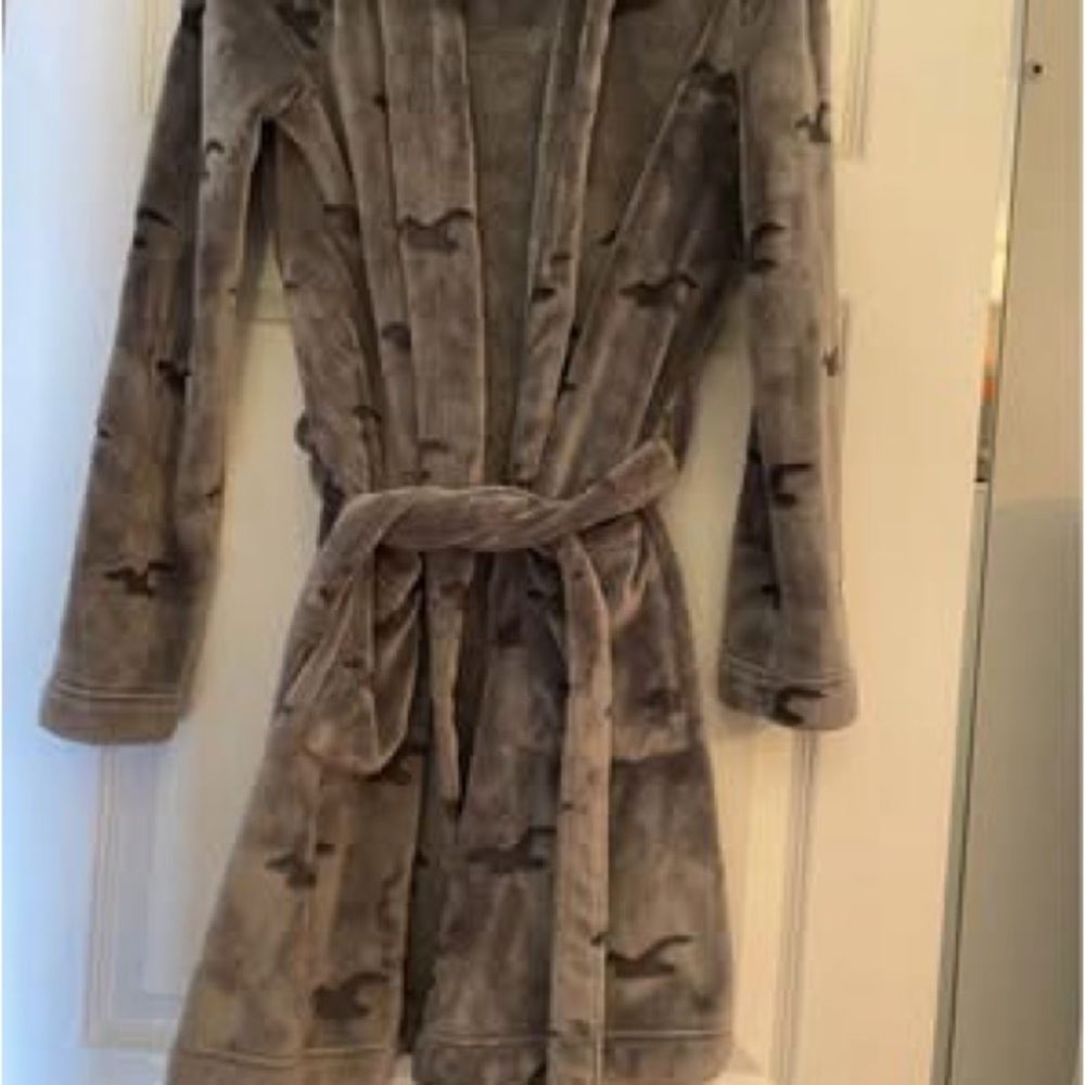 Hollister Gray Patterned Robe with Belt